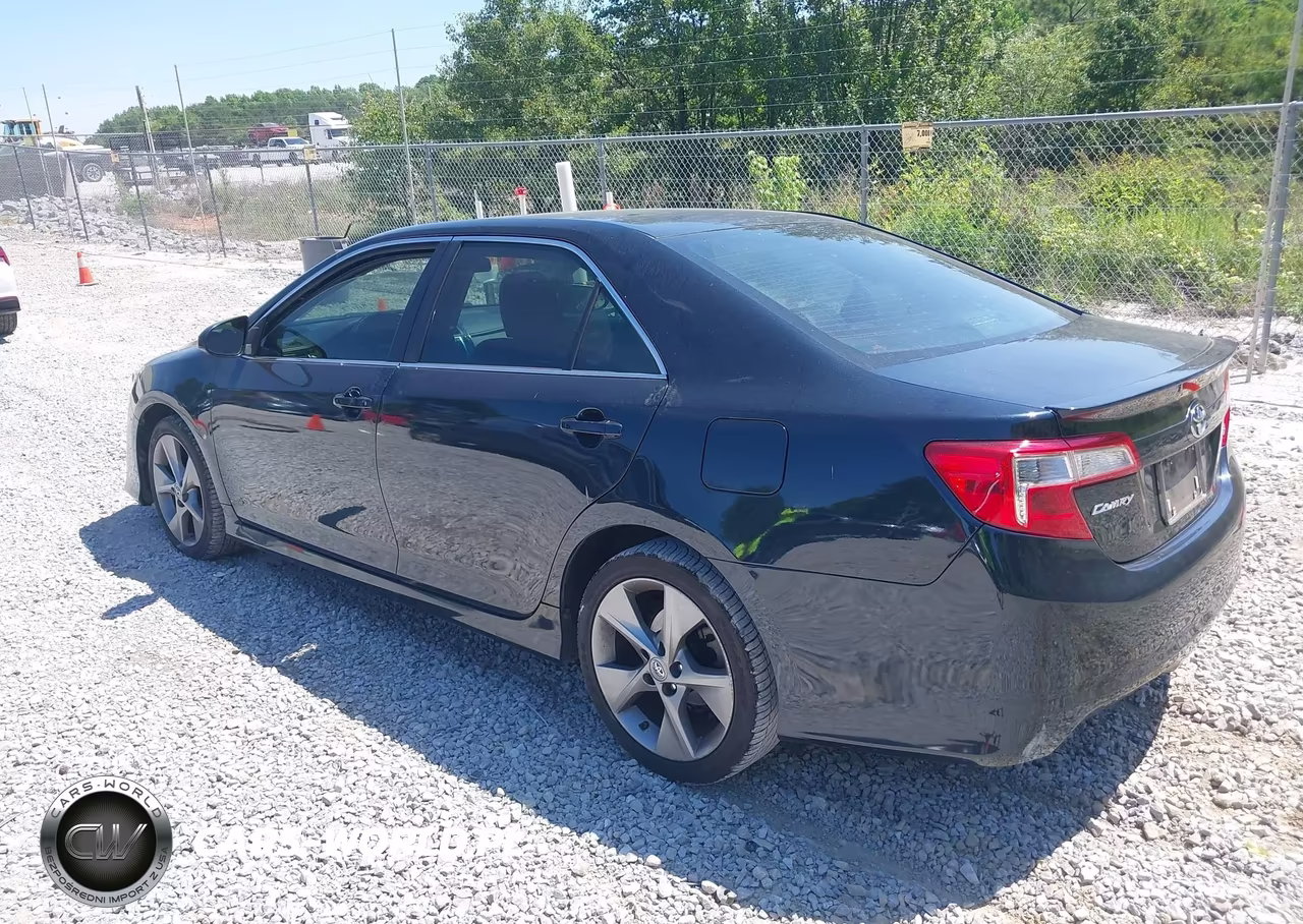 2014 Toyota Camry Se Sport VIN:4T1BF1FK4EU465270 - 3
