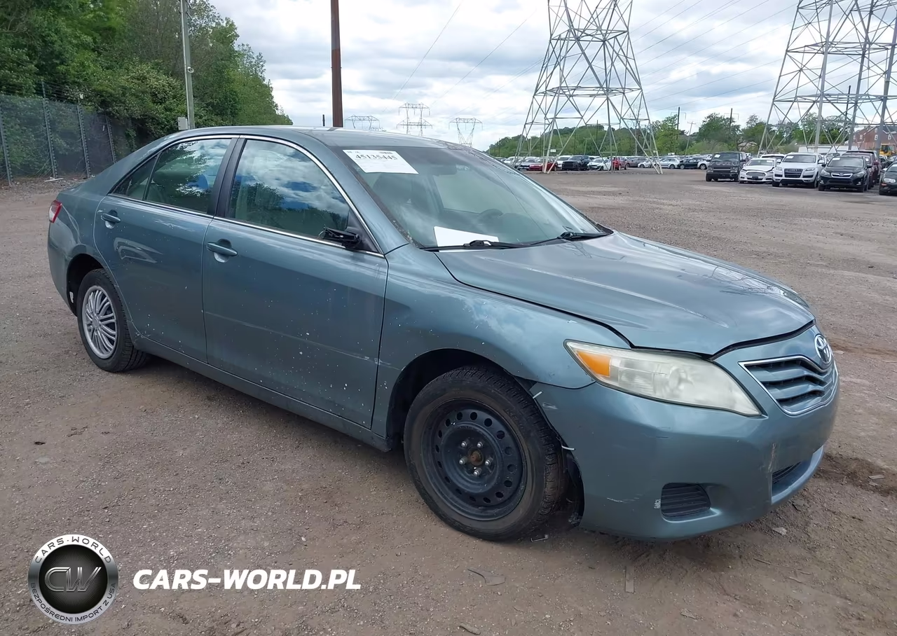 2010 Toyota Camry Le – zdjęcie 1 z 12