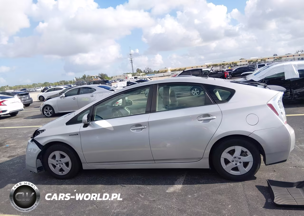 2011 Toyota Prius Two VIN:JTDKN3DU1B1380827 - 15