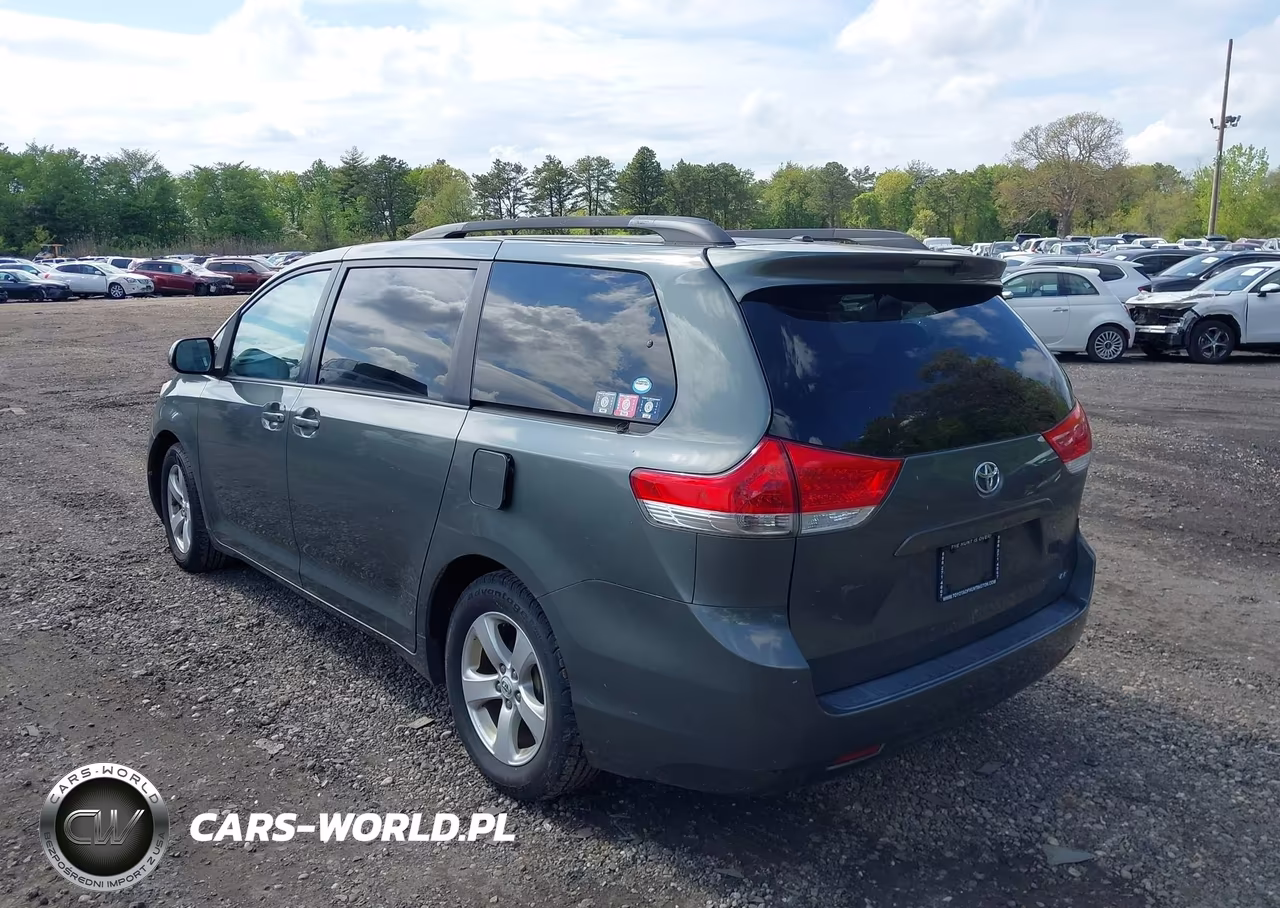 2013 Toyota Sienna Le V6 8 Passenger VIN:5TDKK3DC4DS283000 - 3