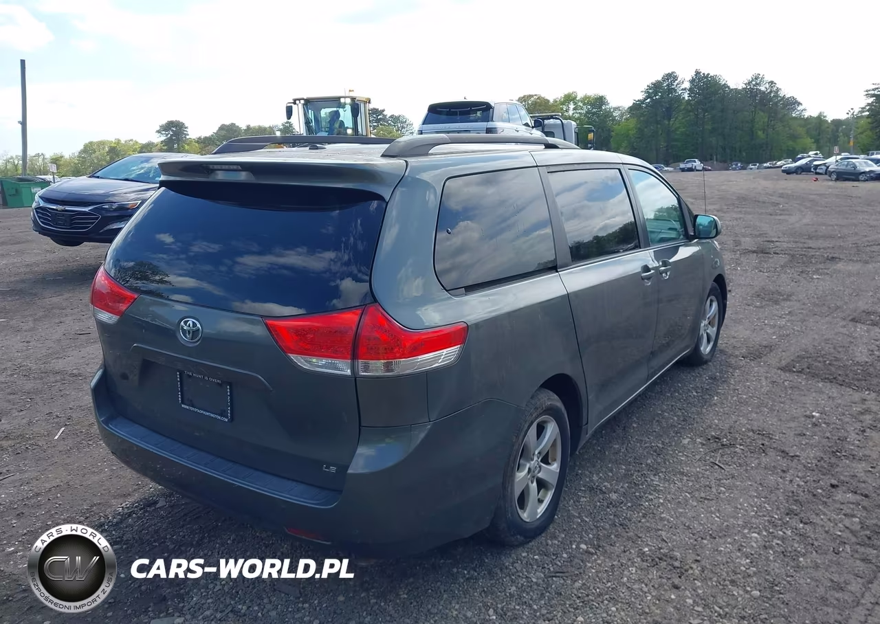 2013 Toyota Sienna Le V6 8 Passenger VIN:5TDKK3DC4DS283000 - 4