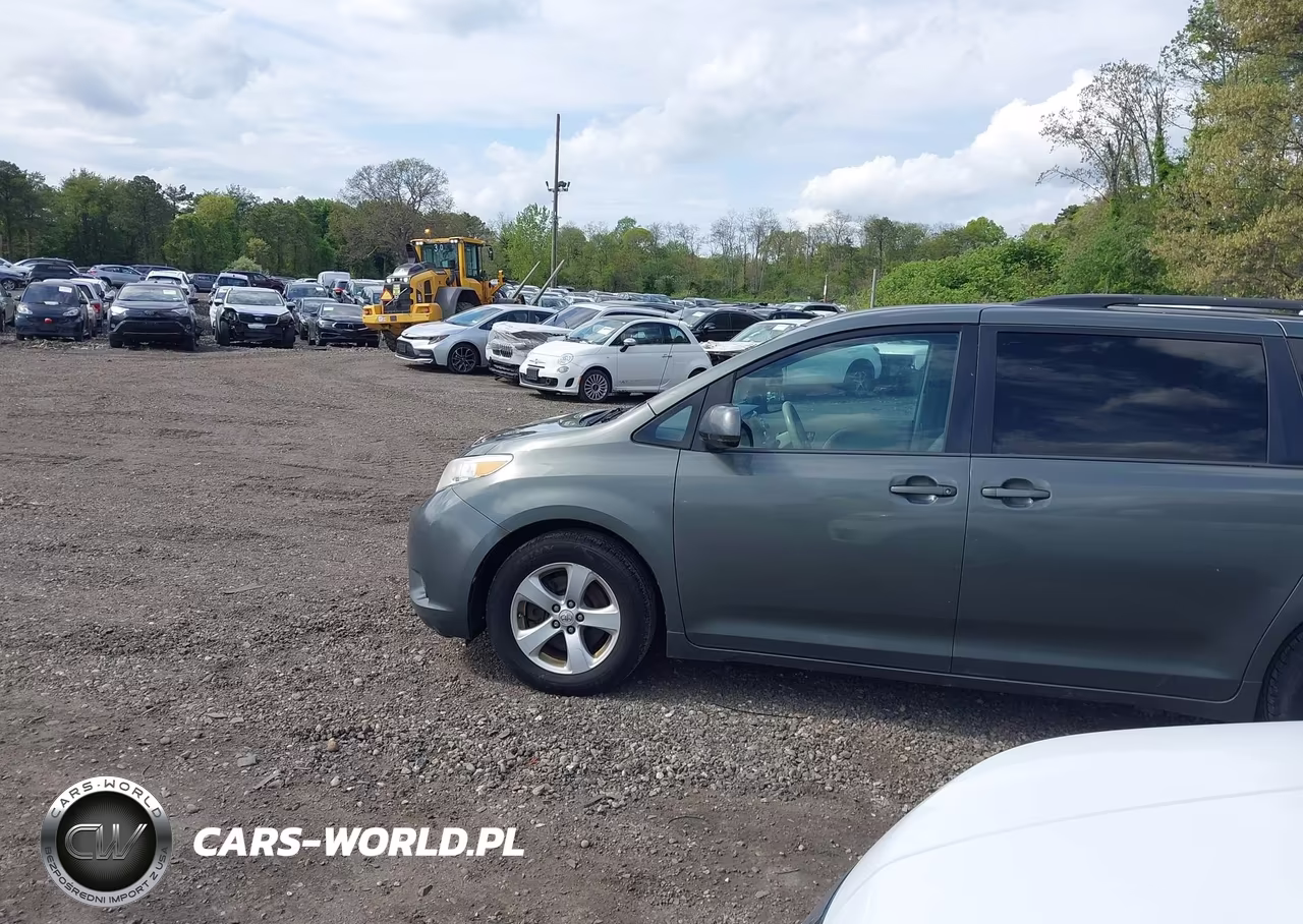 2013 Toyota Sienna Le V6 8 Passenger VIN:5TDKK3DC4DS283000 - 6