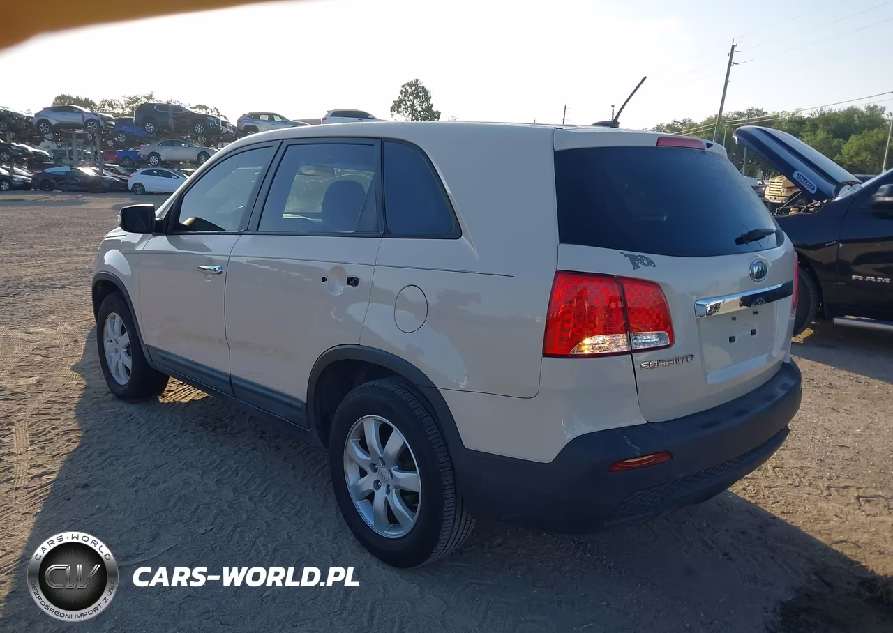 2011 Kia Sorento Lx VIN:5XYKT3A14BG040975 - 3