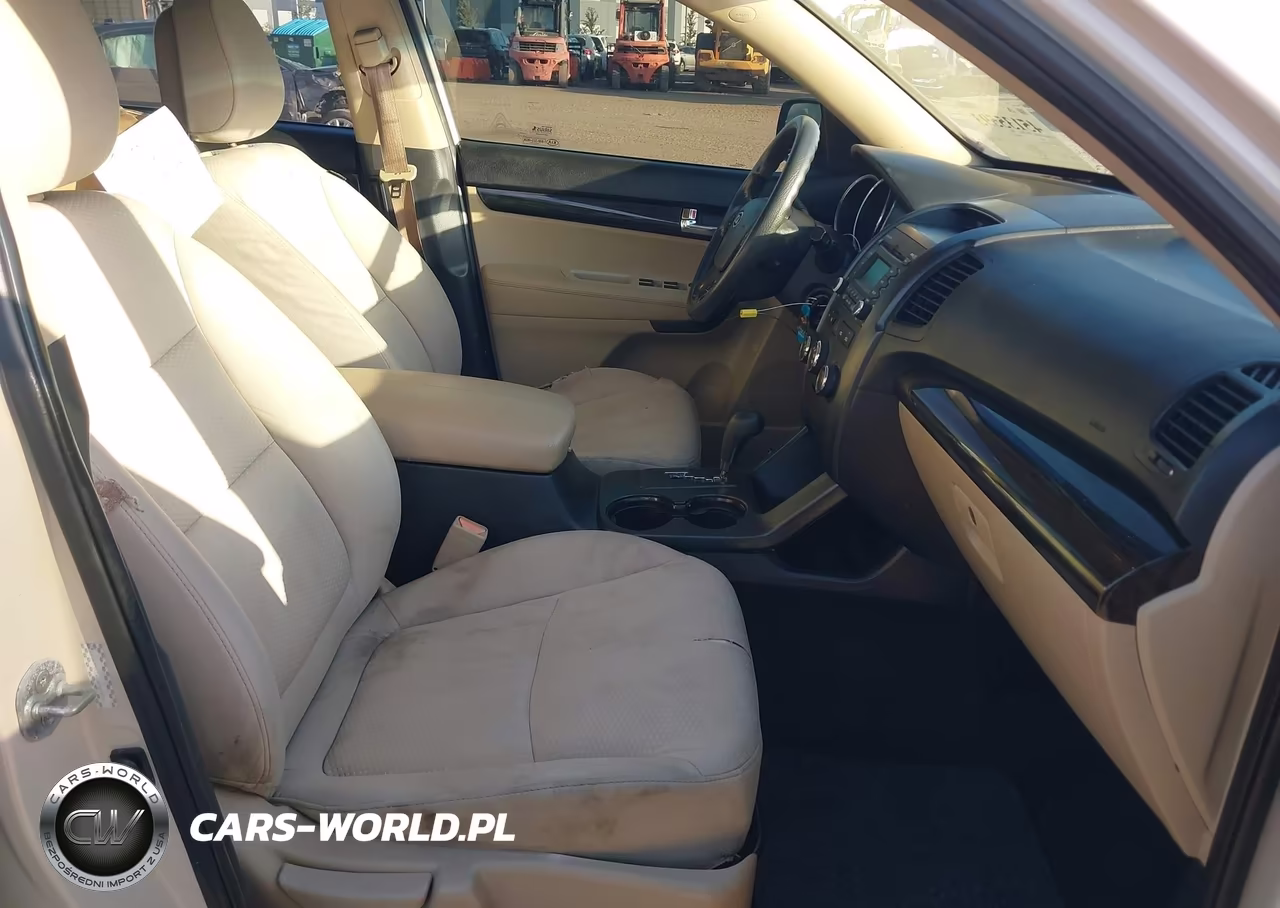 2011 Kia Sorento Lx VIN:5XYKT3A14BG040975 - 5