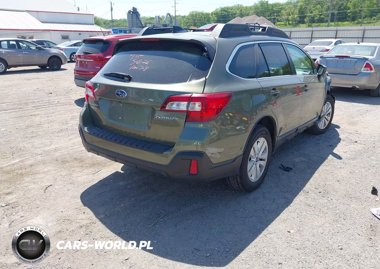 2018 Subaru Outback 2.5I Premium VIN:4S4BSADC0J3362354 - 4