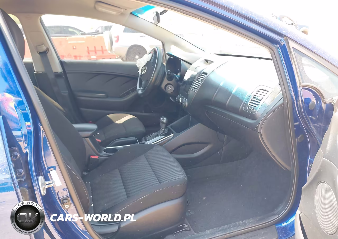 2018 Kia Forte Lx VIN:3KPFK4A74JE185184 - 5