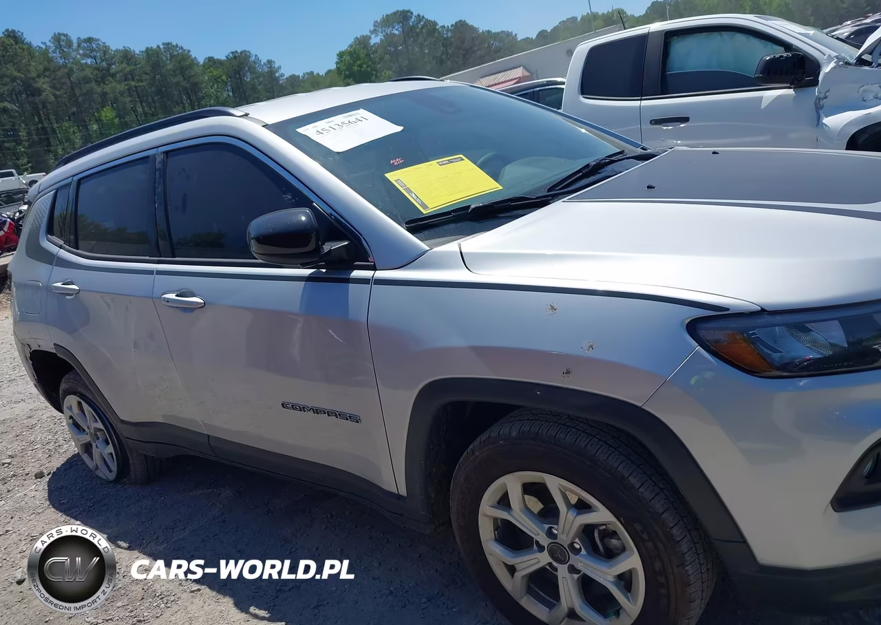 2025 Jeep Compass Latitude 4X4 VIN:3C4NJDBN2ST579789 - 13