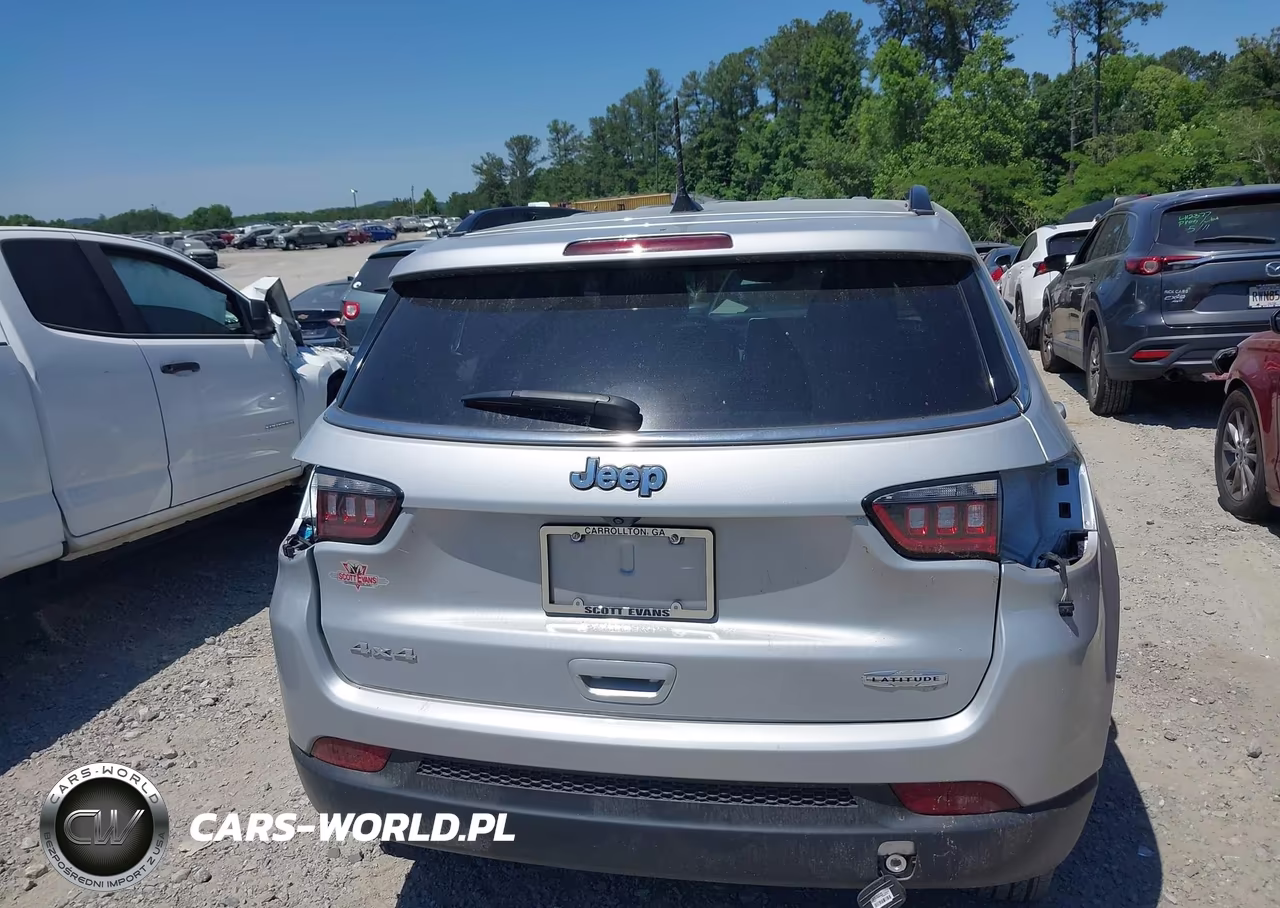 2025 Jeep Compass Latitude 4X4 VIN:3C4NJDBN2ST579789 - 16
