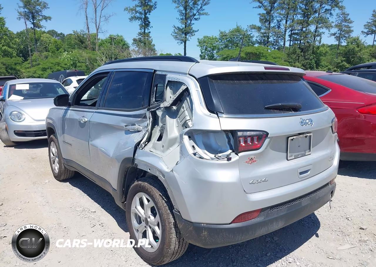 2025 Jeep Compass Latitude 4X4 VIN:3C4NJDBN2ST579789 - 3