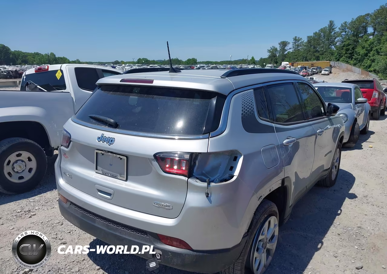 2025 Jeep Compass Latitude 4X4 VIN:3C4NJDBN2ST579789 - 4