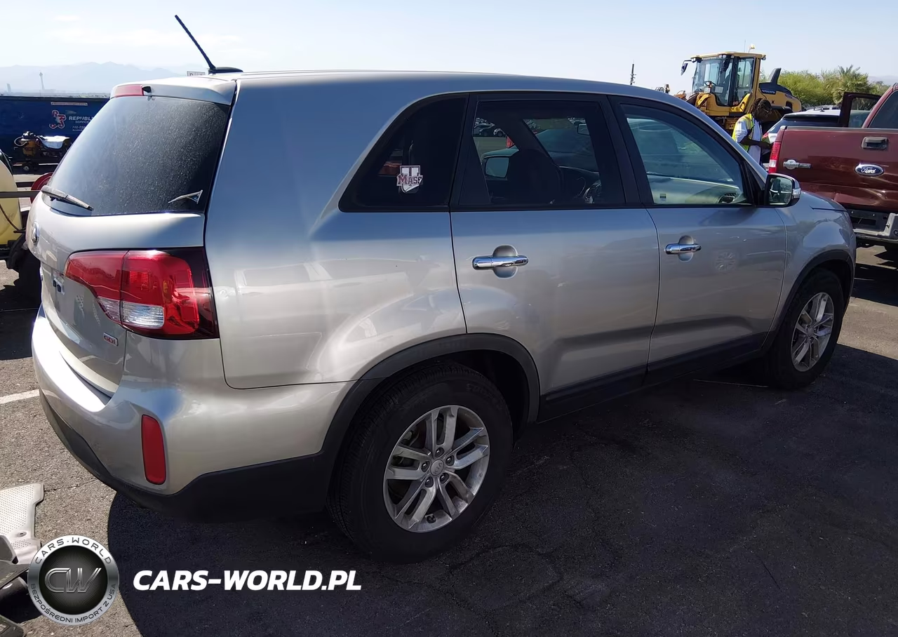 2014 Kia Sorento Lx VIN:5XYKT3A63EG550265 - 4
