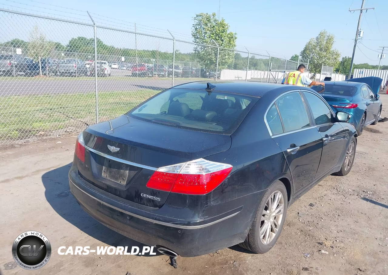 2011 Hyundai Genesis 3.8 VIN:KMHGC4DE8BU122342 - 4