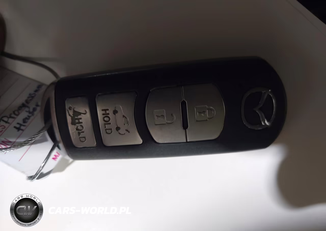 2018 Mazda Mazda3 Sport VIN:3MZBN1U77JM230198 - 11
