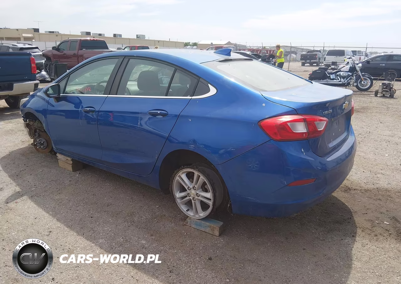 2018 Chevrolet Cruze Lt Auto VIN:1G1BE5SM6J7121558 - 3