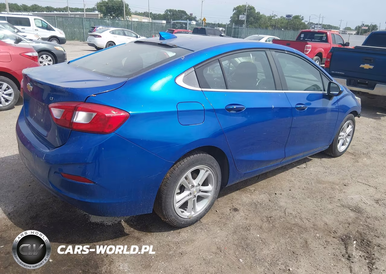 2018 Chevrolet Cruze Lt Auto VIN:1G1BE5SM6J7121558 - 4