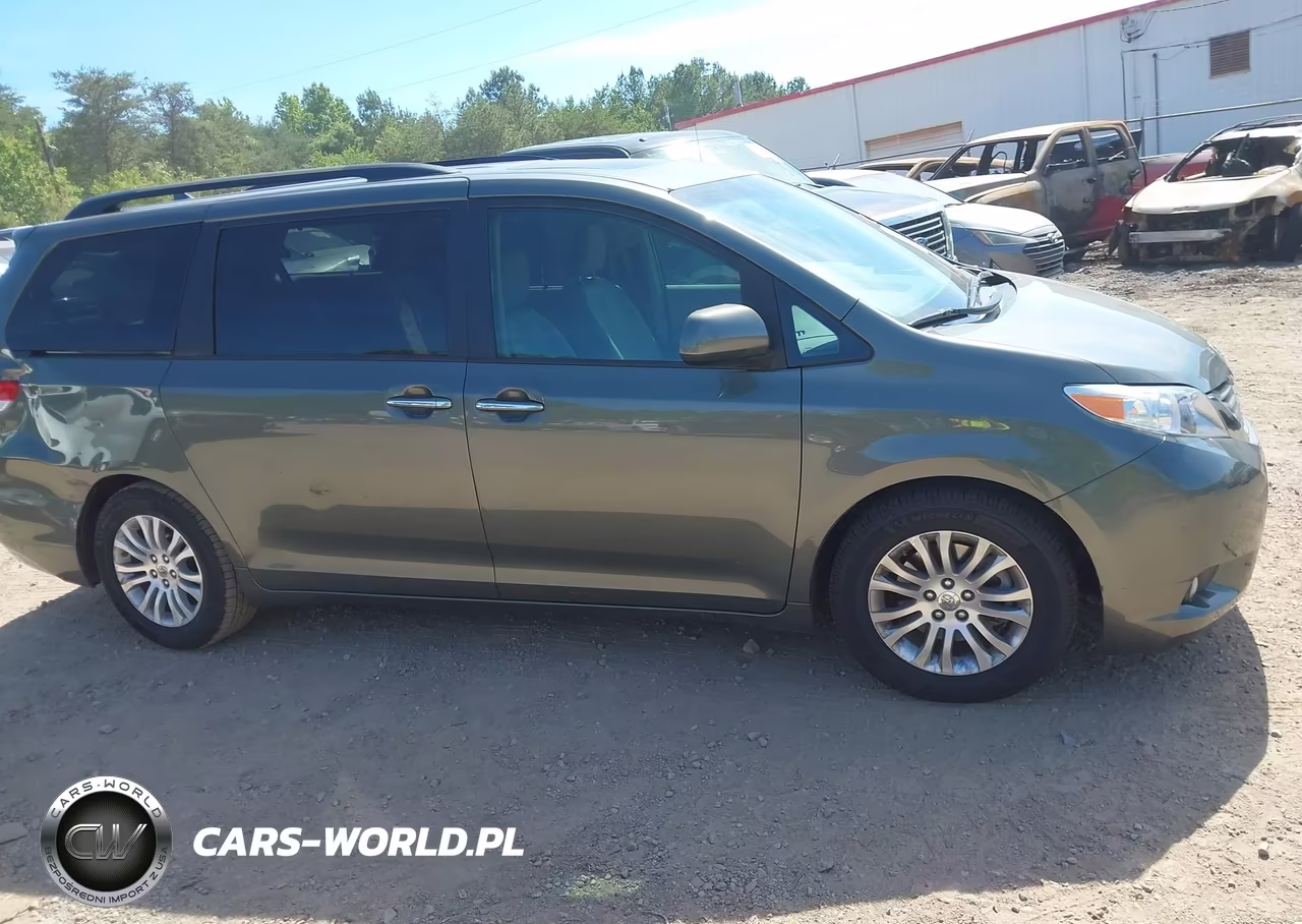 2013 Toyota Sienna Xle V6 8 Passenger VIN:5TDYK3DC2DS324766 - 13