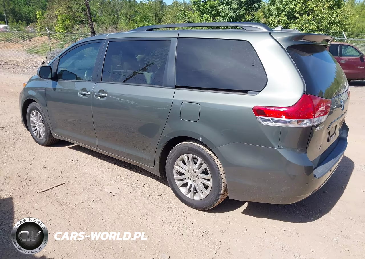 2013 Toyota Sienna Xle V6 8 Passenger VIN:5TDYK3DC2DS324766 - 3