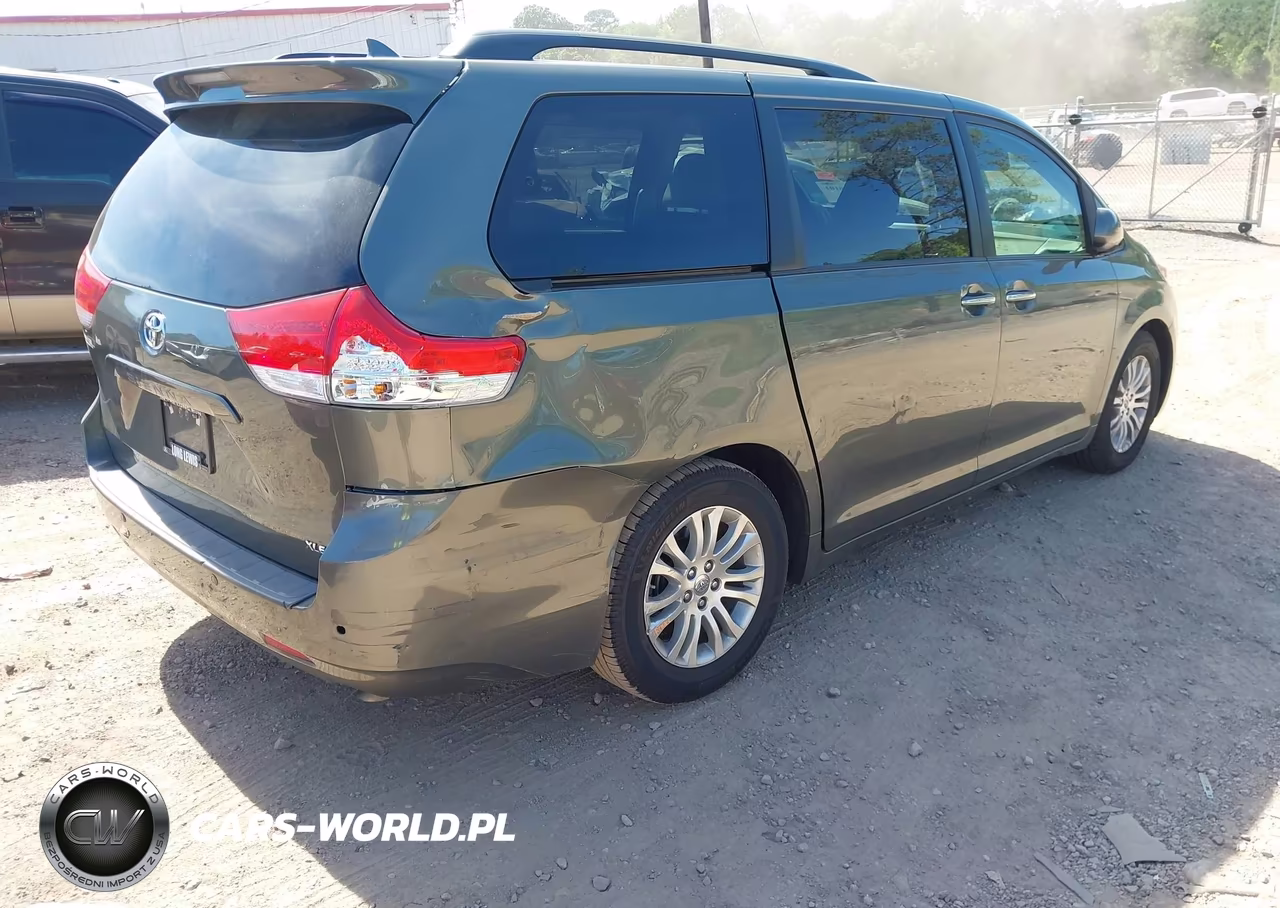 2013 Toyota Sienna Xle V6 8 Passenger VIN:5TDYK3DC2DS324766 - 4