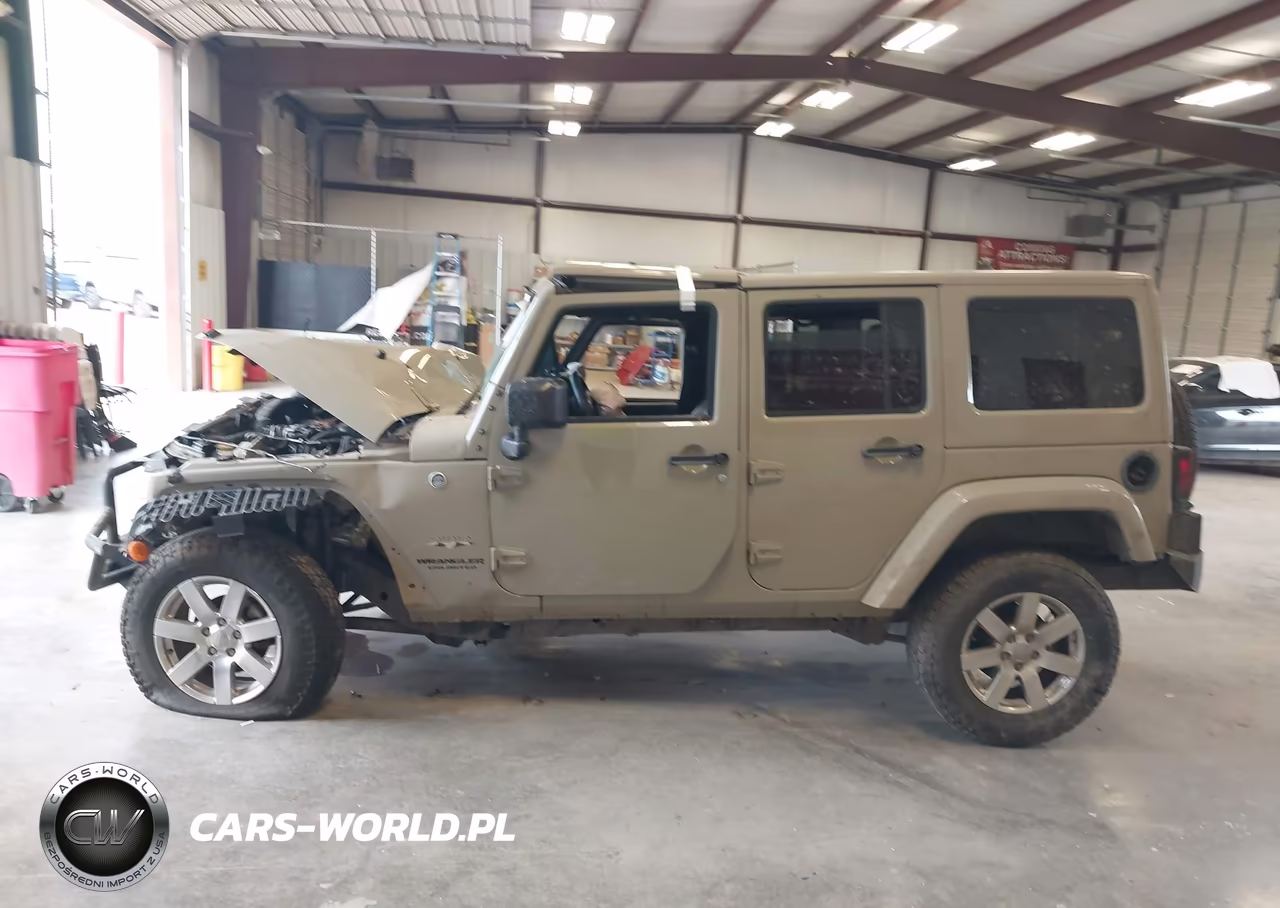 2017 Jeep Wrangler Unlimited Sahara 4X4 VIN:1C4BJWEG2HL578819 - 14