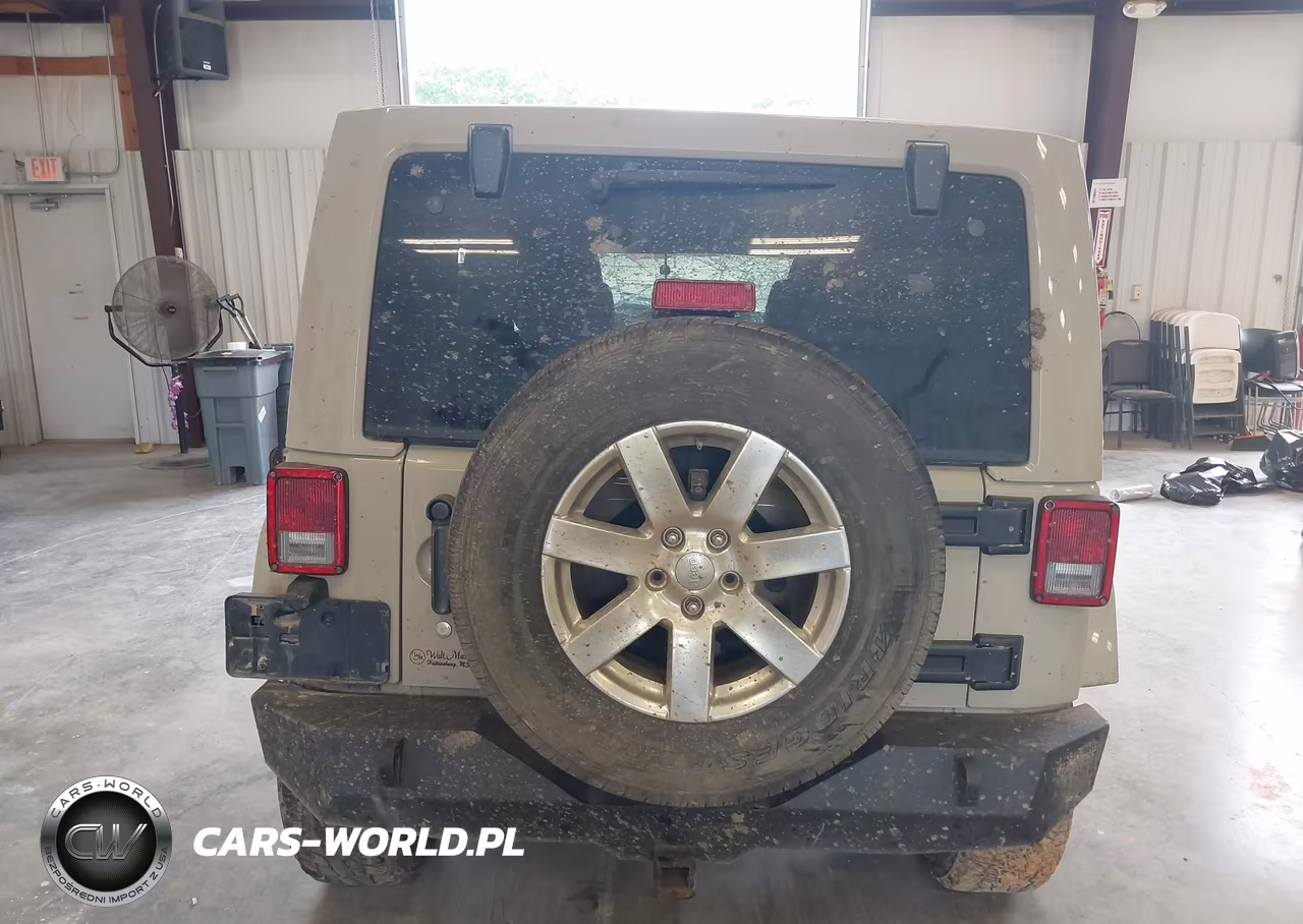 2017 Jeep Wrangler Unlimited Sahara 4X4 VIN:1C4BJWEG2HL578819 - 16