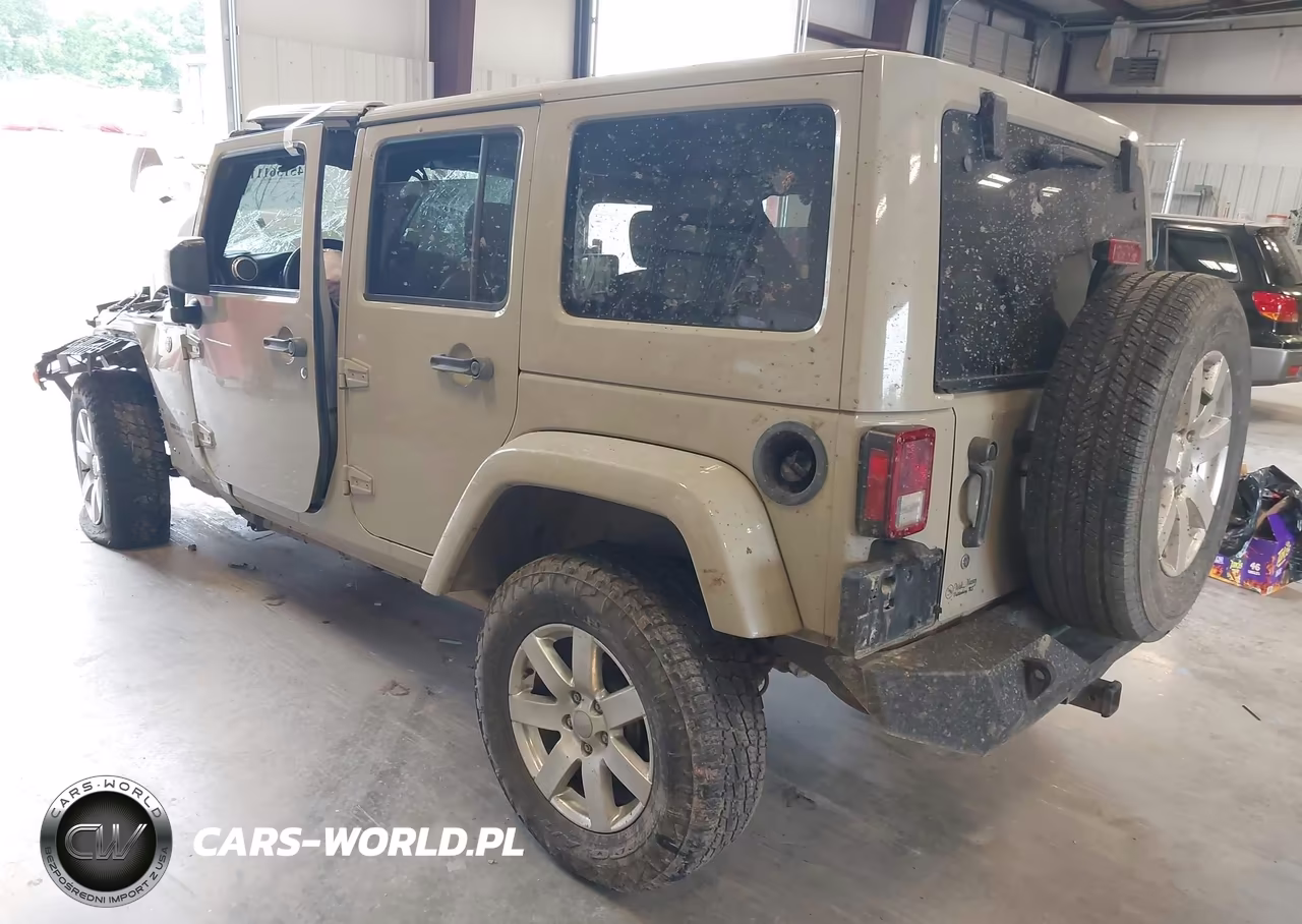 2017 Jeep Wrangler Unlimited Sahara 4X4 VIN:1C4BJWEG2HL578819 - 3