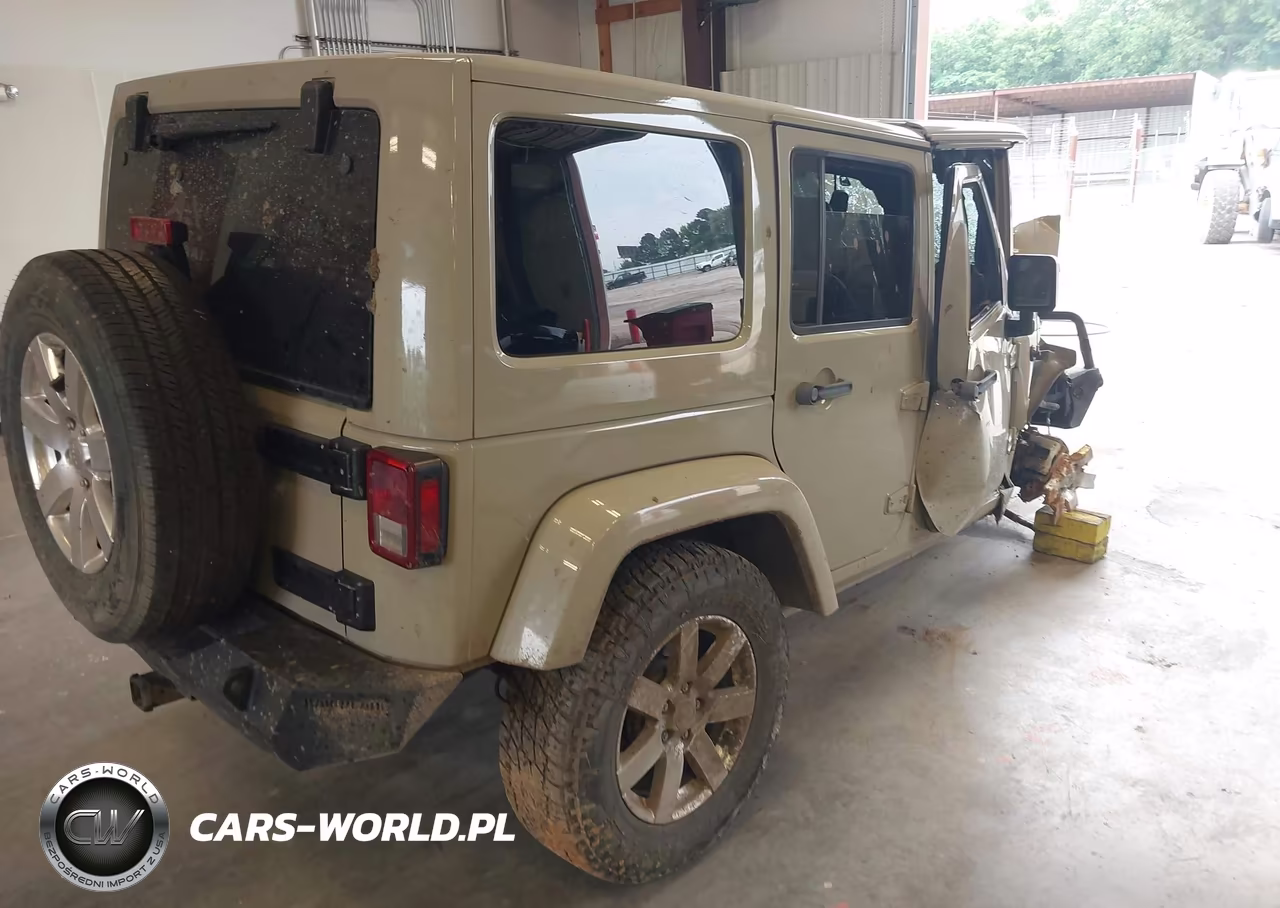 2017 Jeep Wrangler Unlimited Sahara 4X4 VIN:1C4BJWEG2HL578819 - 4