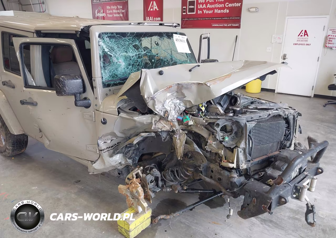 2017 Jeep Wrangler Unlimited Sahara 4X4 VIN:1C4BJWEG2HL578819 - 6