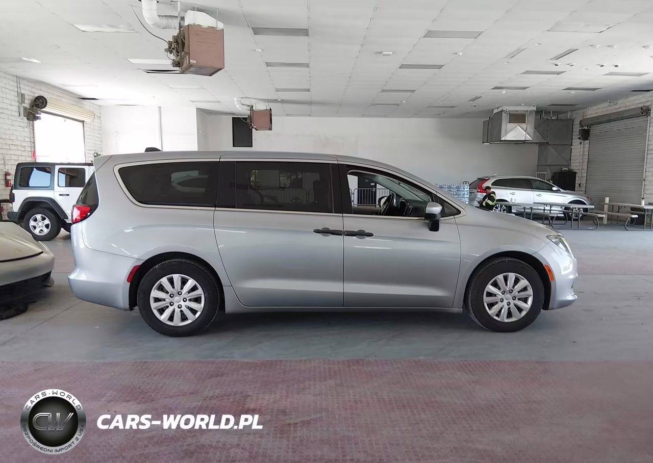 2020 Chrysler Voyager L VIN:2C4RC1AG8LR249236 - 18