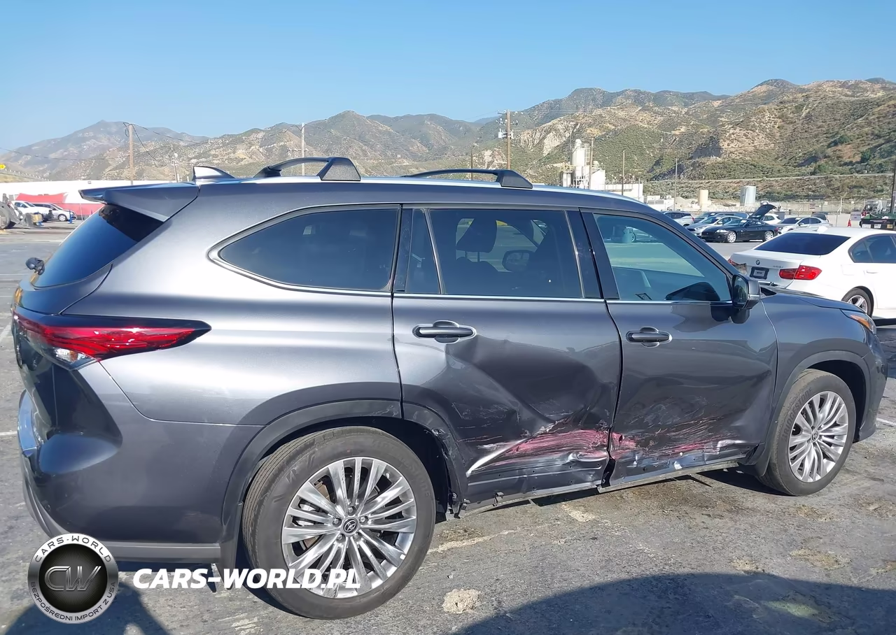 2023 Toyota Highlander Platinum VIN:5TDKDRAHXPS043273 - 13