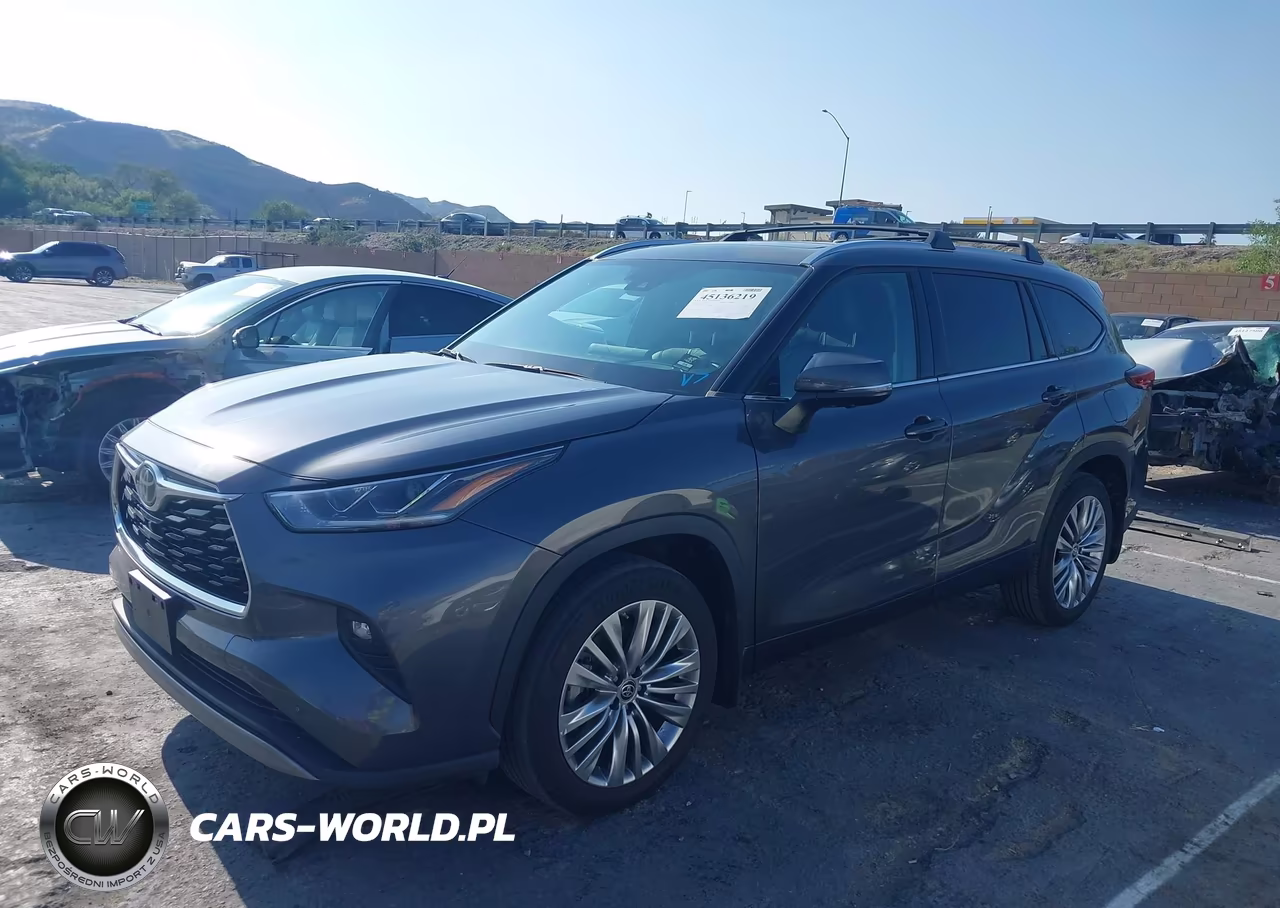 2023 Toyota Highlander Platinum VIN:5TDKDRAHXPS043273 - 14