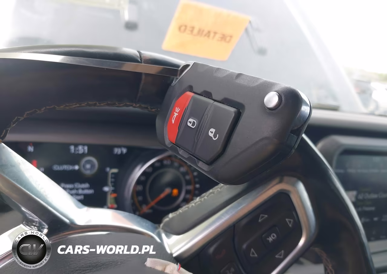 2020 Jeep Wrangler Unlimited Sahara 4X4 VIN:1C4HJXEG4LW126216 - 11
