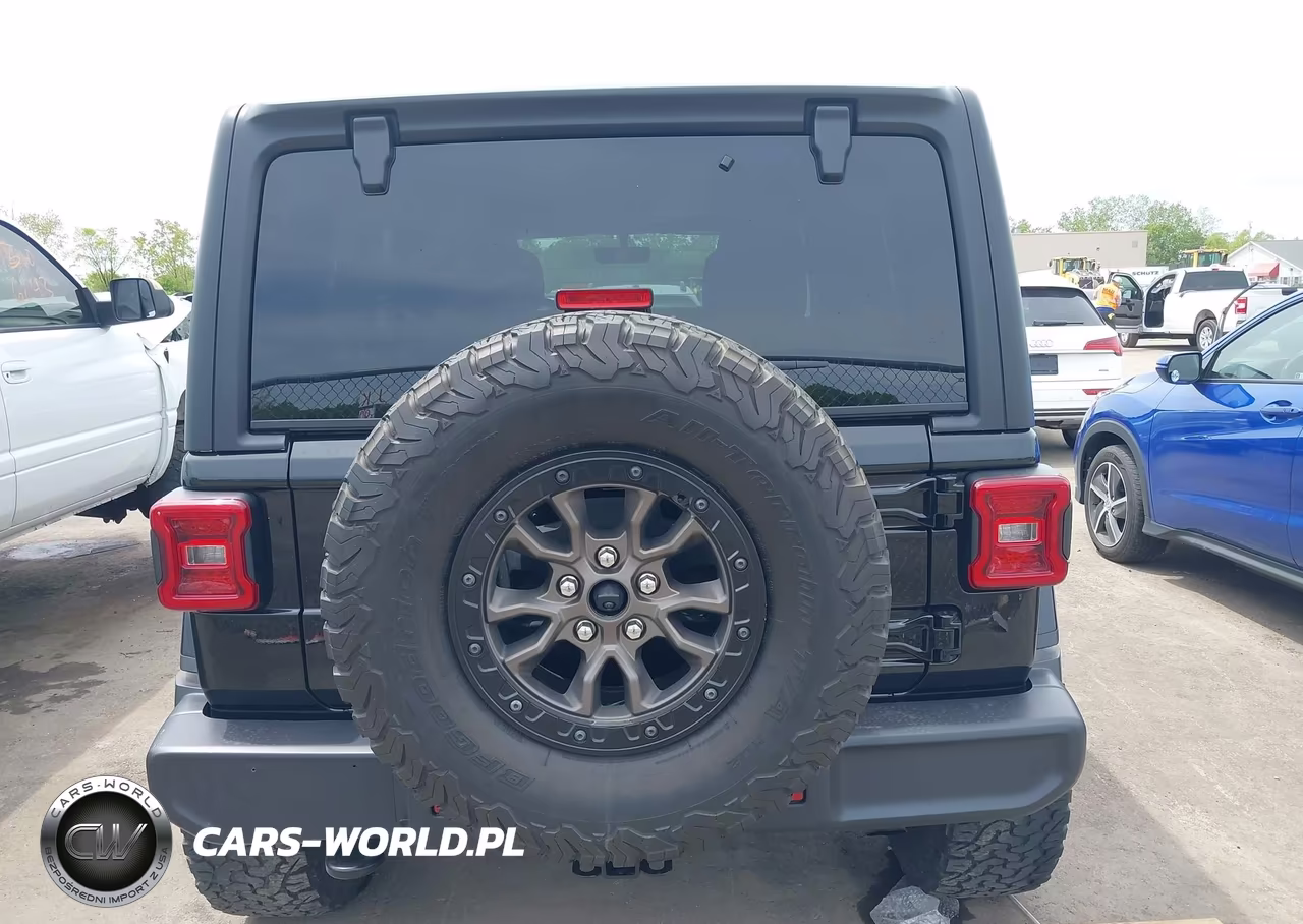 2020 Jeep Wrangler Unlimited Sahara 4X4 VIN:1C4HJXEG4LW126216 - 16