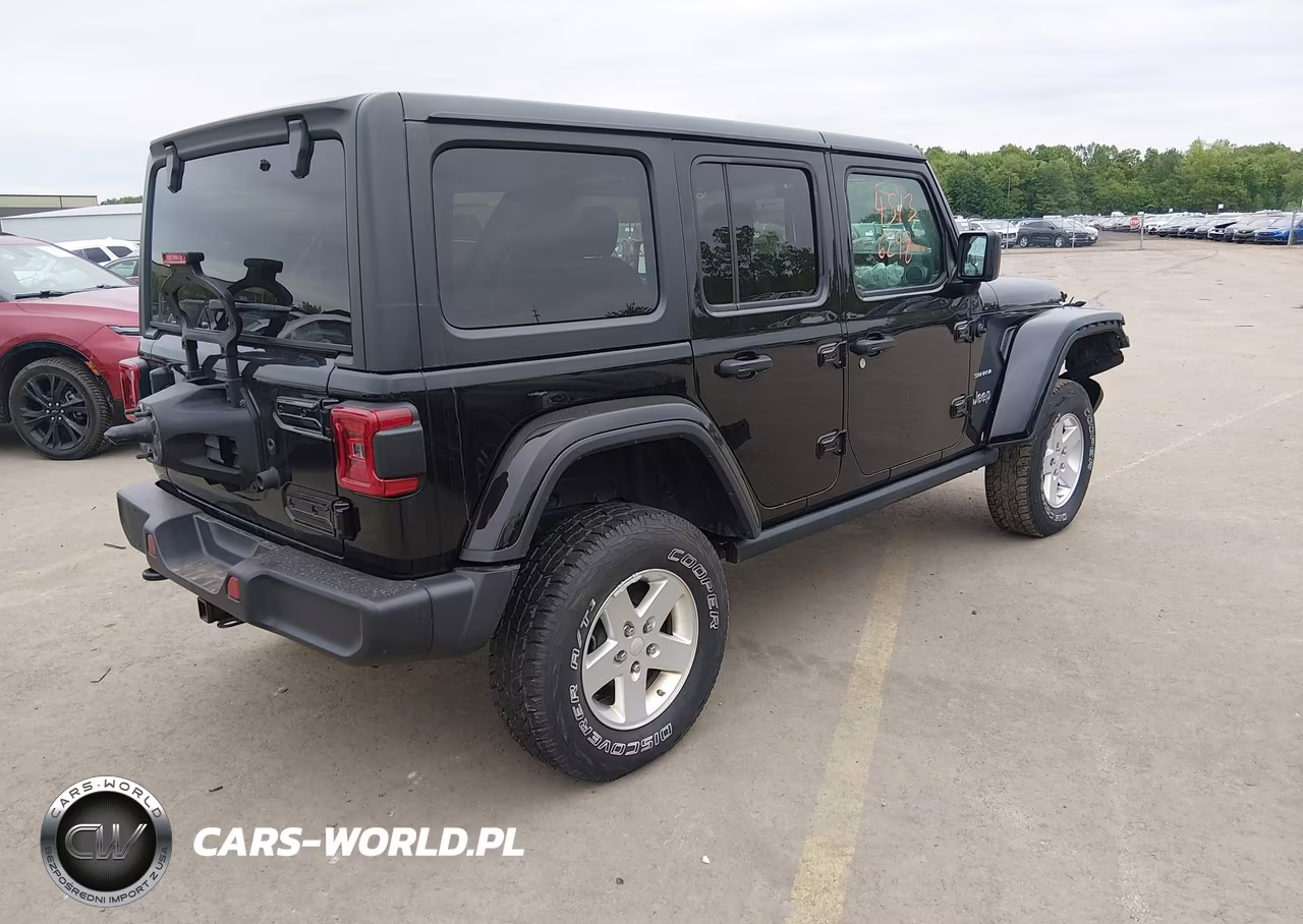2020 Jeep Wrangler Unlimited Sahara 4X4 VIN:1C4HJXEG4LW126216 - 4