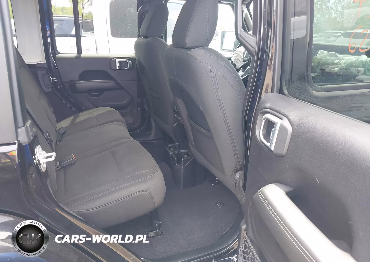 2020 Jeep Wrangler Unlimited Sahara 4X4 VIN:1C4HJXEG4LW126216 - 8