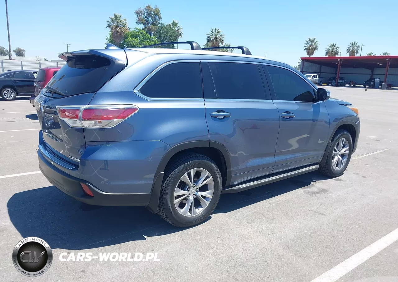 2015 Toyota Highlander Xle V6 VIN:5TDJKRFH8FS103849 - 4