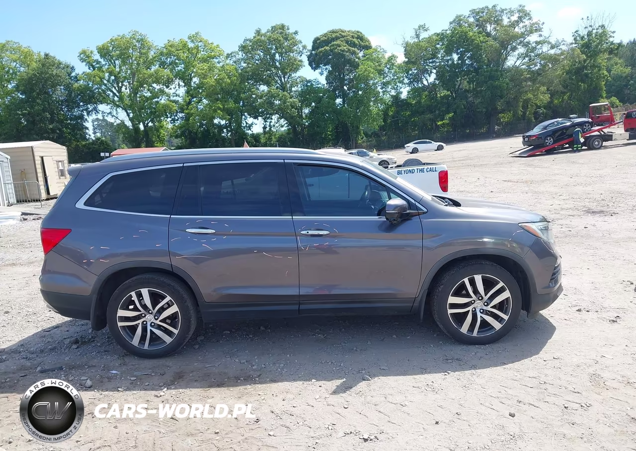 2017 Honda Pilot Touring VIN:5FNYF5H90HB013829 - 14