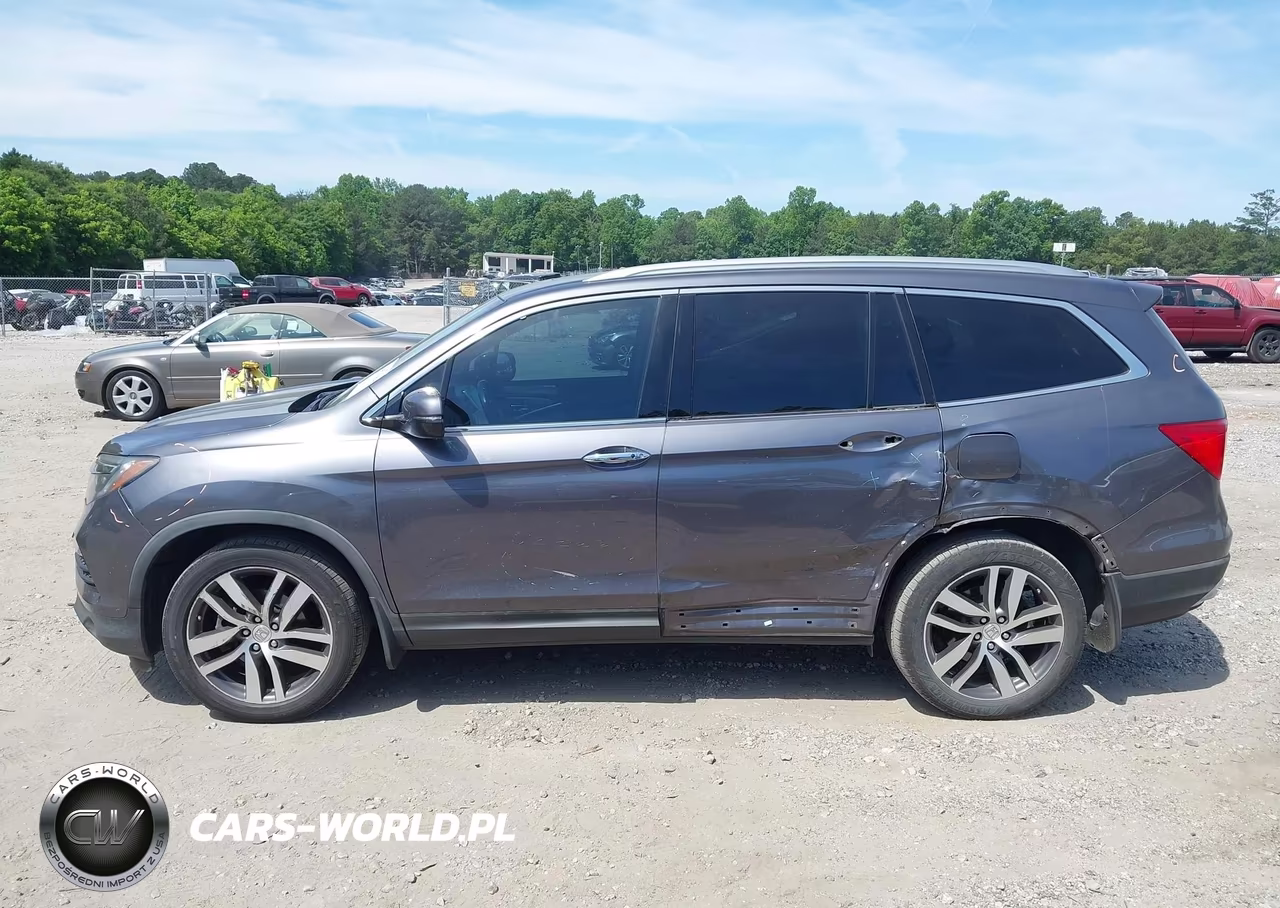 2017 Honda Pilot Touring VIN:5FNYF5H90HB013829 - 15