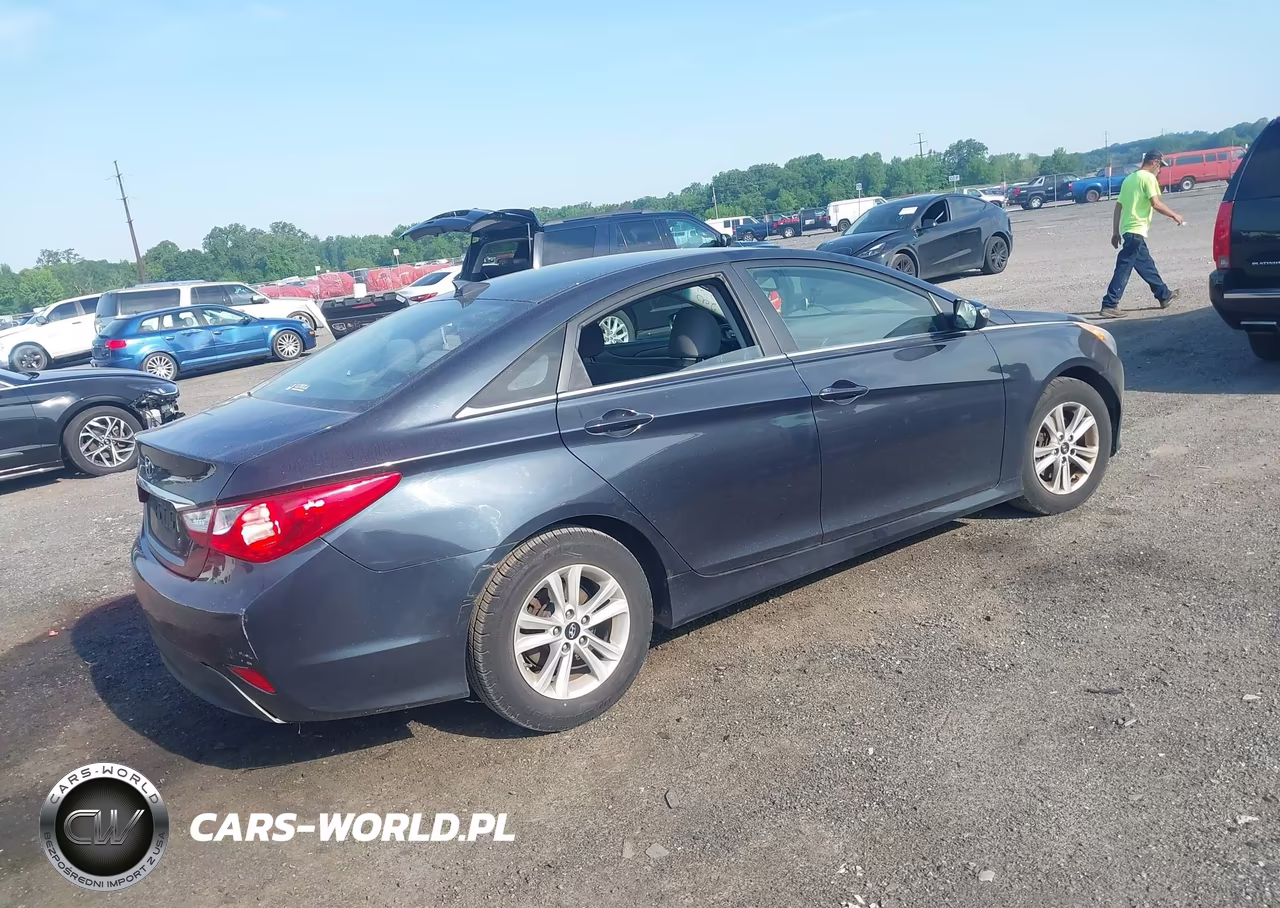 2014 Hyundai Sonata Gls VIN:5NPEB4AC2EH935000 - 4