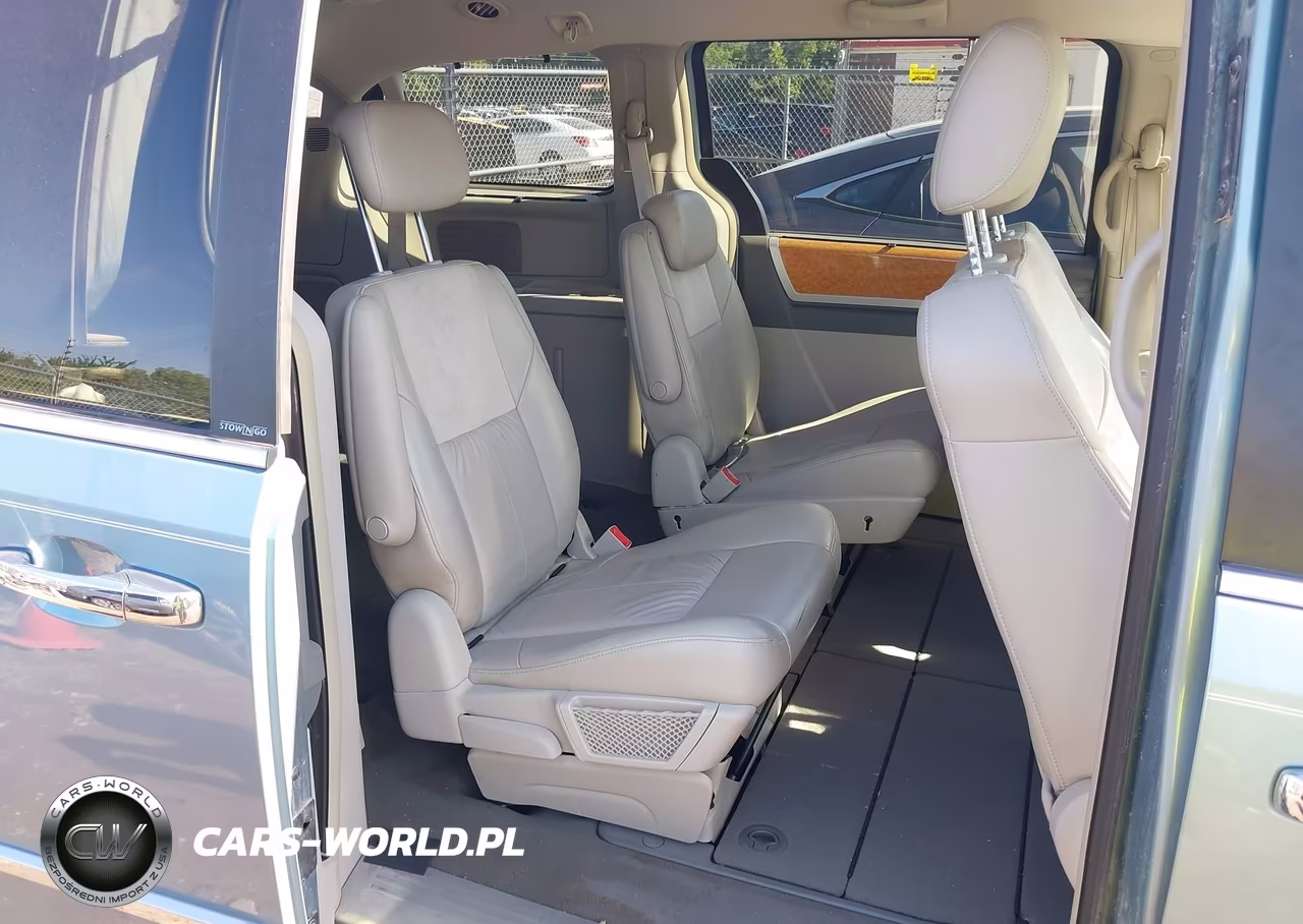 2008 Chrysler Town & Country Limited VIN:2A8HR64X18R661677 - 8