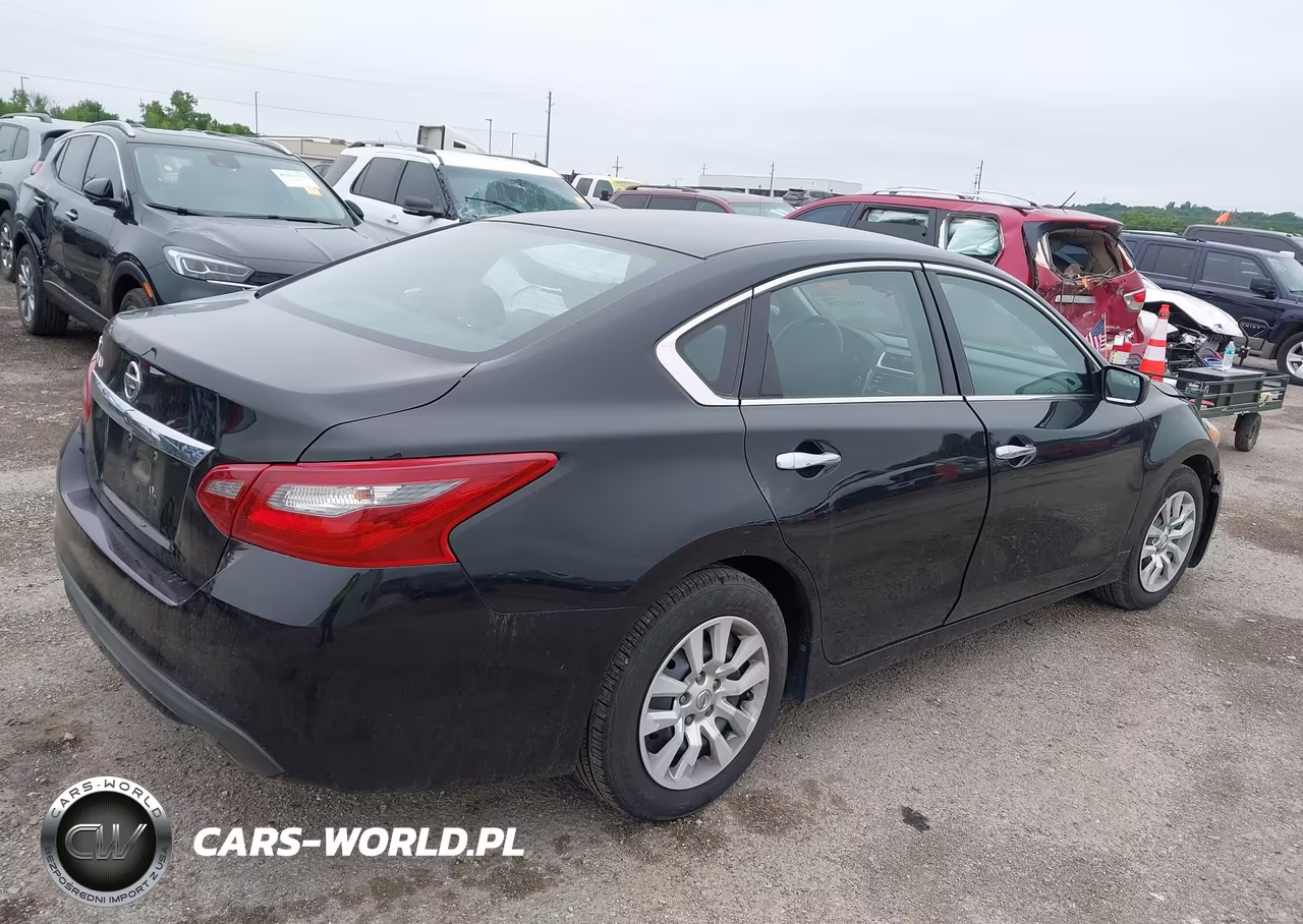 2018 Nissan Altima 2.5 S VIN:1N4AL3AP3JC250069 - 4