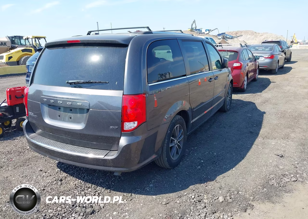 2017 Dodge Grand Caravan Sxt VIN:2C4RDGCG3HR758770 - 4