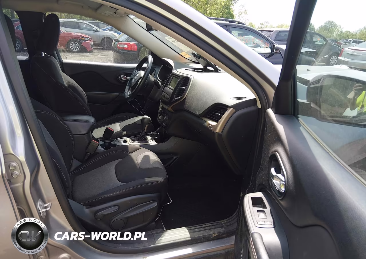 2016 Jeep Cherokee Sport VIN:1C4PJMAB4GW143236 - 5