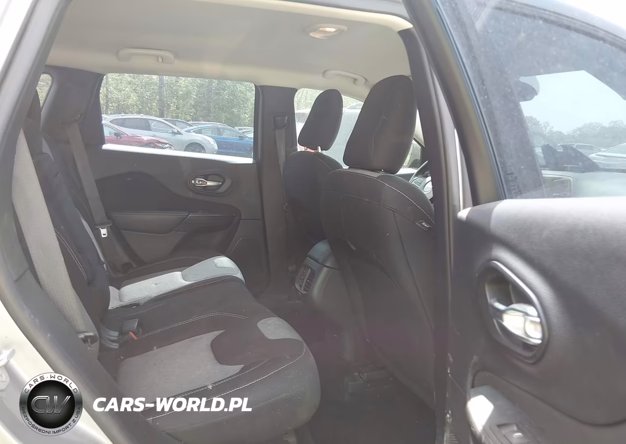 2016 Jeep Cherokee Sport VIN:1C4PJMAB4GW143236 - 8