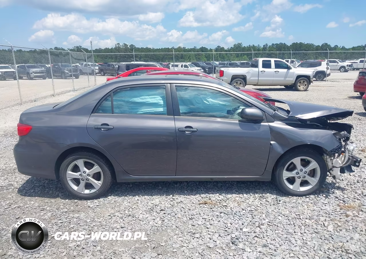 2013 Toyota Corolla Le VIN:5YFBU4EE6DP146617 - 13