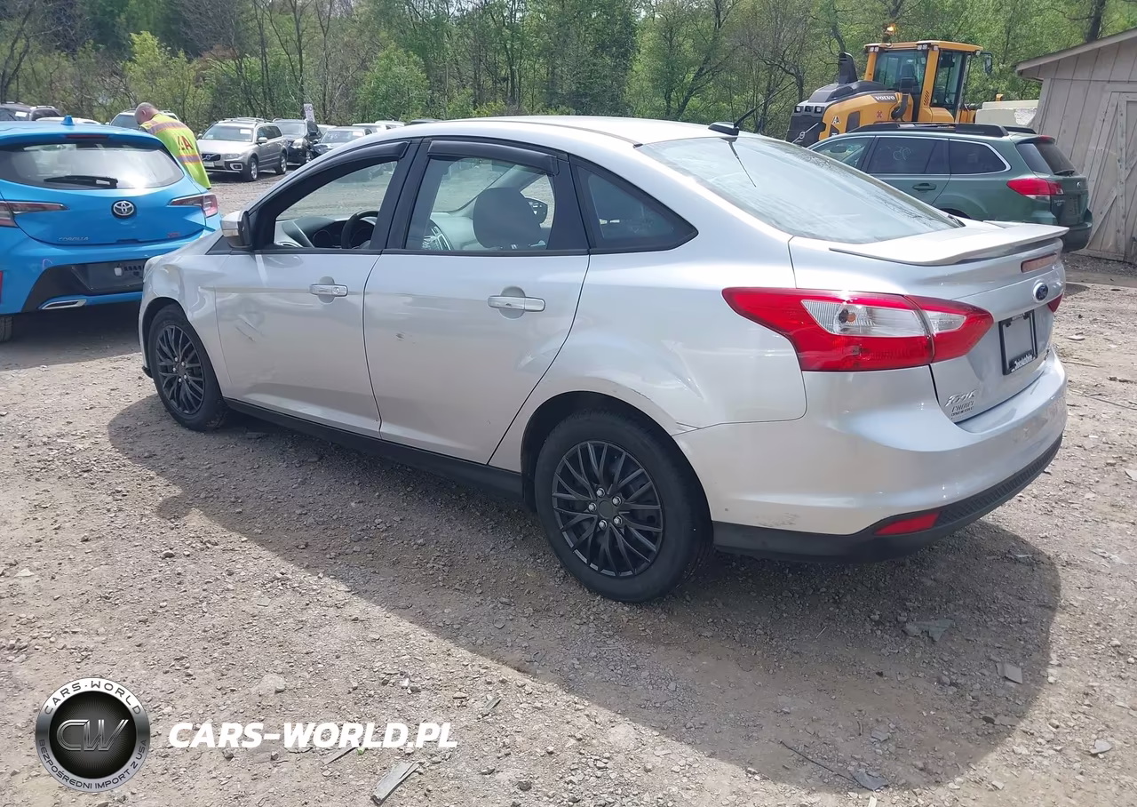 2013 Ford Focus Se VIN:1FADP3F28DL242035 - 3