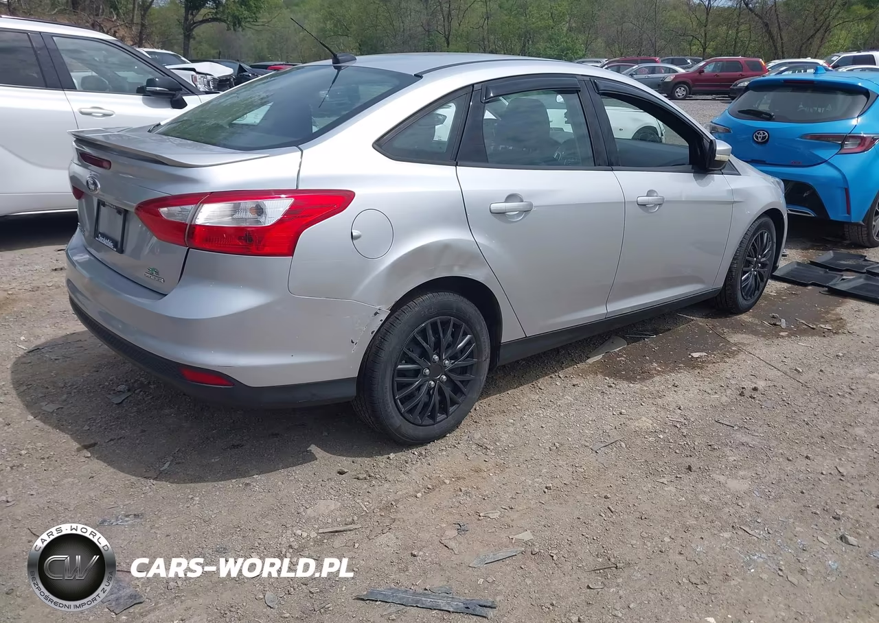 2013 Ford Focus Se VIN:1FADP3F28DL242035 - 4