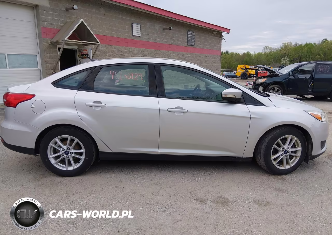 2017 Ford Focus Se VIN:1FADP3F2XHL330445 - 14