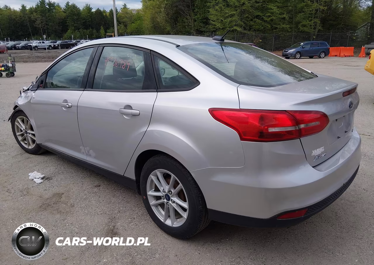 2017 Ford Focus Se VIN:1FADP3F2XHL330445 - 3