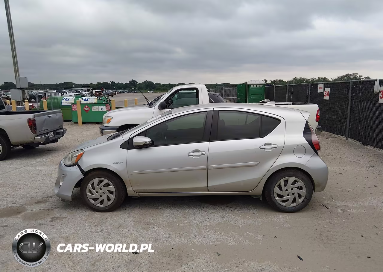 2015 Toyota Prius C Three VIN:JTDKDTB3XF1581080 - 14