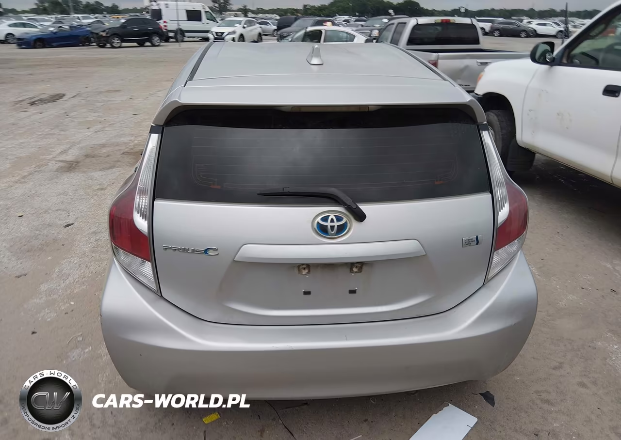 2015 Toyota Prius C Three VIN:JTDKDTB3XF1581080 - 16